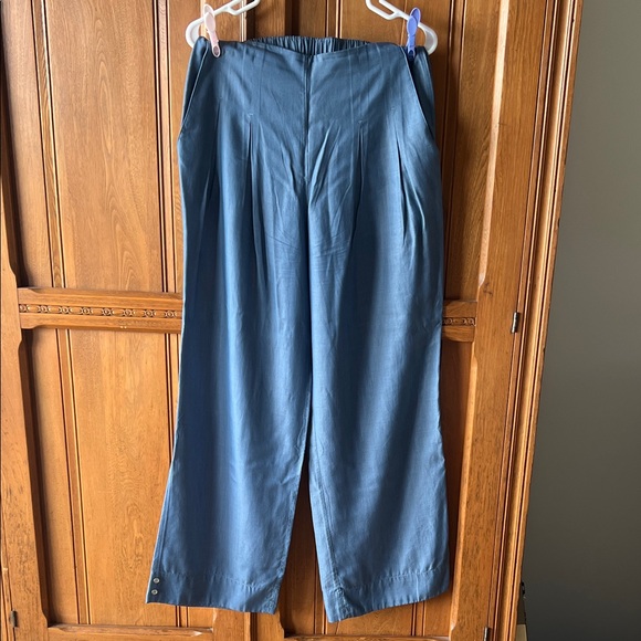 lululemon athletica Pants - Lululemon Tencel crop pants, blue